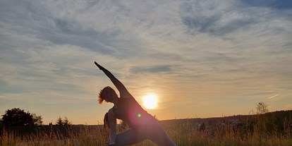 Yogakurs - Erreichbarkeit: gut zu Fuß - Pfalz - Gestreckter Seitwinkel - Hatha Yoga - Präventionskurs - Birgit Schaz - PraxisBewusstSein