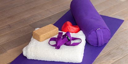 Yogakurs - vorhandenes Yogazubehör: Decken - Korschenbroich - ALINEA Gesundheitswerkstatt * Yoga*Coaching * Hypnose * ganzheitliche Gesundheitsberatung