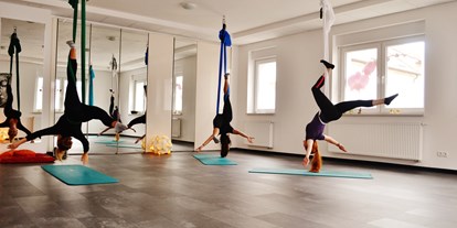 Yogakurs - Erreichbarkeit: gut mit dem Auto - Mehlingen - Aerial Yoga Workshop - Vera Kern-Schunk YogaStudio GlücksRaumGefühl
