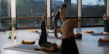 Yogakurs - Erfahrung im Unterrichten: > 1000 Yoga-Kurse - Bad Ems - SaraSana Physio•Yoga