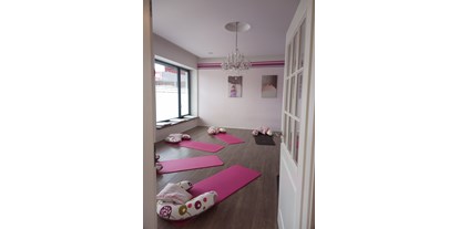 Yogakurs - Ausstattung: WC - Augsburg Hochzoll - Yoga in Augsburg. Simone Reimelt. Yin | Schwangere | Mamas mit Baby