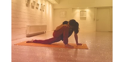 Yogakurs - Ausstattung: WC - Allgäu / Bayerisch Schwaben - Yoga in Augsburg. Simone Reimelt. Yin | Schwangere | Mamas mit Baby