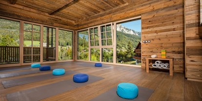 Yogakurs - vorhandenes Yogazubehör: Decken - Österreich - Inner Strength | Yoga Retreat