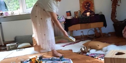 Yogakurs - Ambiente: Gemütlich - Nordrhein-Westfalen - Frauen- HEIL- Kreise, Rituale und Schoßsegnungen kannst du im Ra Ma YOGA-Raum erfahren  - Ra Ma YOGA Eva-Maria Bauhaus