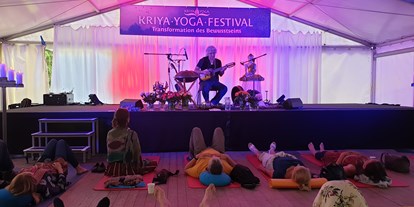 Yogakurs - Yoga Elemente: Asanas - Kriya Yoga Festival 2024 - Transformation des Bewusstseins