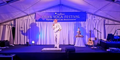 Yogakurs - gesprochene Sprache(n): Englisch - Kriya Yoga Festival 2024 - Transformation des Bewusstseins