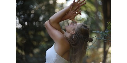 Yogakurs - Ausstattung: Umkleide - Hamburg-Umland - Pauline Willrodt / Vinyasa Yoga, Acroyoga, Family Acroyoga, Thaiyogamassage