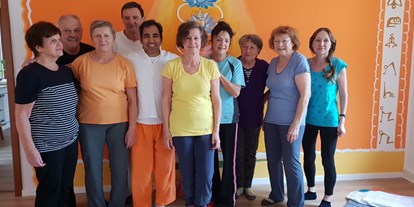 Yogakurs - Kurse für bestimmte Zielgruppen: Kurse für Senioren - Potsdam - Yoga in potsdam Himalaya  Yoga & Ayurveda  Zentrum  Yogageupp  - Himalaya Yoga & Ayurveda Zentrum