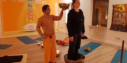 Yogakurs - Kurse für bestimmte Zielgruppen: Kurse nur für Frauen - Brandenburg Süd - Yoga in potsdam Himalaya  Yoga & Ayurveda  Zentrum Klangsalle Therapie  - Himalaya Yoga & Ayurveda Zentrum