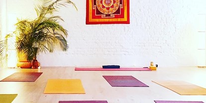 Yogakurs - vorhandenes Yogazubehör: Yogamatten - Berlin-Stadt Lichtenberg - Yogaloft in Schöneberg - Shakti Yogaloft