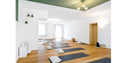 Yoga course - Erfahrung im Unterrichten: > 5000 Yoga-Kurse - Yogaraum  - Körperklang - Yoga & Ayurveda