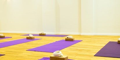 Yogakurs - Mitglied im Yoga-Verband: BYV (Der Berufsverband der Yoga Vidya Lehrer/innen) - Bayern - Santosa Yoga - Das Yogastudio in München Giesing - Santosa Yoga
