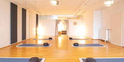 Yogakurs - vorhandenes Yogazubehör: Meditationshocker - Hessen Süd - Yogananta Studio Friedrichsdorf