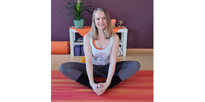 Yogakurs - geeignet für: Dickere Menschen - Region Bodensee - Sarah Stabel, Yogalehrerin - Yoga Lambodara