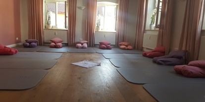 Yogakurs - Art der Yogakurse: Geschlossene Kurse (kein späterer Einstieg möglich) - Region Augsburg - Christine Fischer