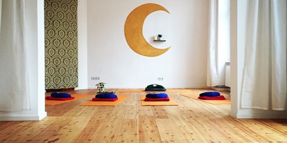 Yogakurs - Art der Yogakurse: Offene Kurse (Einstieg jederzeit möglich) - Berlin-Stadt Bezirk Friedrichshain-Kreuzberg - Mondraum - BiSee Yoga