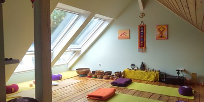 Yogakurs - Ausstattung: Umkleide - Ruhrgebiet - Yogaraum Shala Utaja - Shantidevi bei Shala Utaja