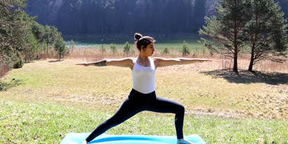 Yogakurs - Yogastil: Meditation - Füssen - Virabhadrasana 2 - Yoga Kadesha - Yoga Kadesha