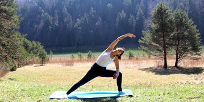 Yogakurs - Kurssprache: Englisch - Tiroler Oberland - Utthita Parsvakonasana -Yoga Kadesha - Yoga Kadesha