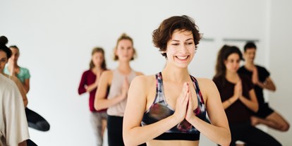 Yogakurs - geeignet für: Dickere Menschen - Berlin-Stadt Charlottenburg - Lotos Yoga Berlin