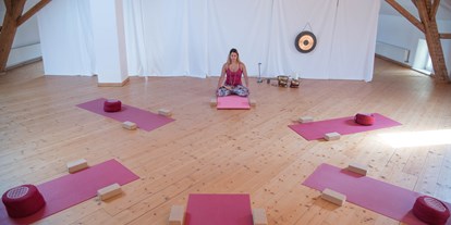 Yogakurs - Kurse für bestimmte Zielgruppen: barrierefreie Kurse - Ostbayern - Asmara Yoga