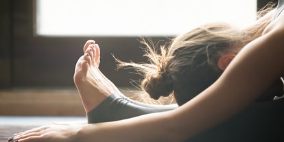 Yogakurs - vorhandenes Yogazubehör: Decken - Mellensee - Mache Yoga zu den schönsten Minuten des Tages. - Yogascheune Praxis am Mellensee
