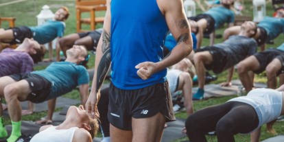 Yogakurs - geeignet für: Ältere Menschen - Berlin-Stadt Prenzlauer Berg - Joachim Koch beim New Balance Run You Event - YANG YANG