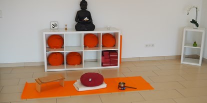 Yogakurs - vorhandenes Yogazubehör: Stühle - Nordrhein-Westfalen - Yoga & Meditation Sabine Onkelbach