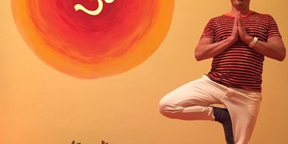 Yogakurs - Erfahrung im Unterrichten: > 250 Yoga-Kurse - Yogaasana "Der Baum" - Gesundheits.Yoga Günter Fellner