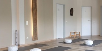 Yogakurs - vorhandenes Yogazubehör: Sitz- / Meditationskissen - alles vorbereitet zum Perpaco Flow - Rebecca Oellers Perpaco Yoga