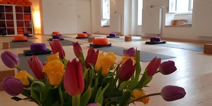 Yogakurs - vorhandenes Yogazubehör: Meditationshocker - Rheinhessen - YogaRaum Nieder-Olm
