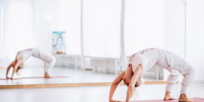 Yogakurs - Art der Yogakurse: Probestunde möglich - München Neuhausen - Rad - Chakrasana - Yoga & Meditation München-Solln  |  Gabriele Metz