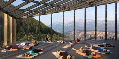 Yogakurs - Kurse für bestimmte Zielgruppen: Kurse für Unternehmen - Berlin-Stadt Mitte - Teaching with a view...  - Isabel Parvati / Mindful Yoga Berlin