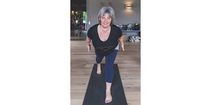 Yogakurs - vorhandenes Yogazubehör: Decken - Sauerland - Ulla Möller