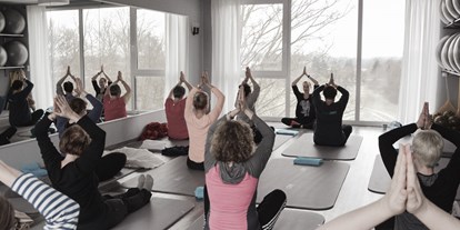 Yogakurs - Paderborn Elsen - Kurse und Workshops in Yoga Studios, Fitnessstudios und vielem mehr...  - Kira Lichte aka. Golight Yoga