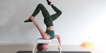 Yogakurs - Yogastil: Hatha Yoga - Borchen - Kopfstand lernen leicht gemacht für jedermann - mit dem FeetUp! Golight Yoga ist zertifizierter FeetUp Coach! - Kira Lichte aka. Golight Yoga