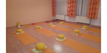 Yogakurs - Erfahrung im Unterrichten: > 10 Yoga-Kurse - Deutschland - Der Kursraum in der Alten Schule von innen - Sananda Daniela Albrecht-Eckardt