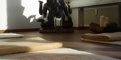 Yogakurs - Niederrhein - Impressionen aus dem Yoga-Raum. - GANDIVA YOGA