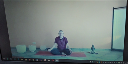 Yogakurs - vorhandenes Yogazubehör: Decken - Korschenbroich - Haus für Yoga und Gesundheit