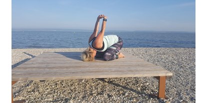 Yogakurs - Art der Yogakurse: Geschlossene Kurse (kein späterer Einstieg möglich) - Deutschland - Die einfachsten Übungen sind oft die effektivsten. - Dr. Sylvia Hanusch