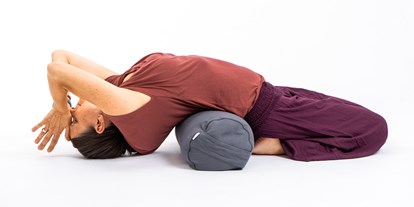 Yogakurs - vorhandenes Yogazubehör: Meditationshocker - Hessen Süd - Amara Yoga