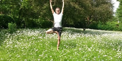 Yogakurs - Zertifizierung: andere Zertifizierung - Bayreuth - Vrksasana, der Baum
Felix Fast Yoga
Online und in Bayreuth - Felix Fast Yoga