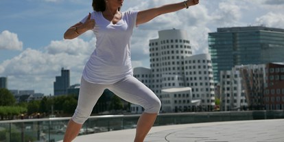 Yogakurs - Yogastil: Kundalini Yoga - Düsseldorf Stadtbezirk 1 - Kundalini Yoga.....

Die Übungen sind dynamisch und kräftigend, sanft bis herausfordernd, meditativ und entspannend. Sie fördern die eigene innere Stärke, um die Anforderungen unseres modernen Lebens besser zu meistern - Sabine Birnbrich