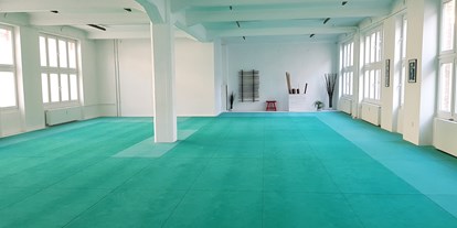 Yogakurs - Ambiente: Große Räumlichkeiten - Berlin-Stadt Adlershof - Sevdalin Trayanov