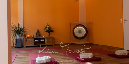 Yogakurs - vorhandenes Yogazubehör: Yogamatten - Greifswald - Zentrum Yoga und  Coaching "BewusstSein & Leben"