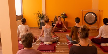 Yogakurs - vorhandenes Yogazubehör: Meditationshocker - Zentrum Yoga und  Coaching "BewusstSein & Leben"