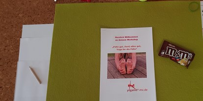 Yogakurs - spezielle Yogaangebote: Yogatherapie - Schwaan - Yoga für die Füße - Monique Albrecht, Yogamo