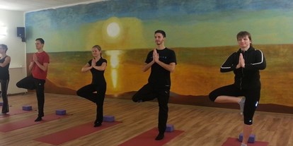 Yogakurs - Kurse für bestimmte Zielgruppen: Kurse für Senioren - Lübeck - ruhig gelegener Yogaraum zum Abschalten und Entspannen. - Fit in Form