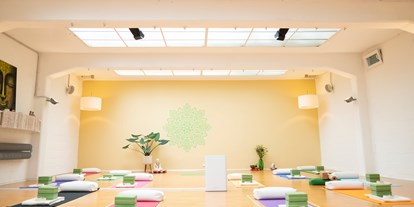 Yogakurs - Kurssprache: Englisch - Ruhrgebiet - Rundum Yoga