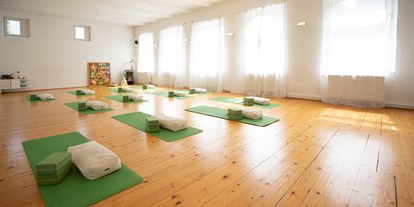 Yogakurs - vorhandenes Yogazubehör: Yogagurte - Düsseldorf Stadtbezirk 1 - Rundum Yoga